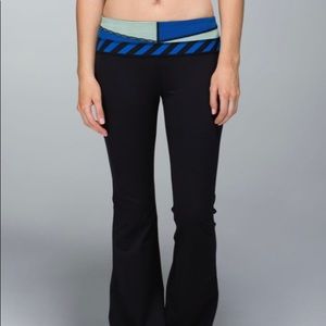 Lululemon Groove Pant (Regular) *Full-On Luon
Black / Quilt Winter 13-18